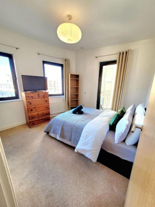Battersea Power Station Suite London Eksteriør bilde