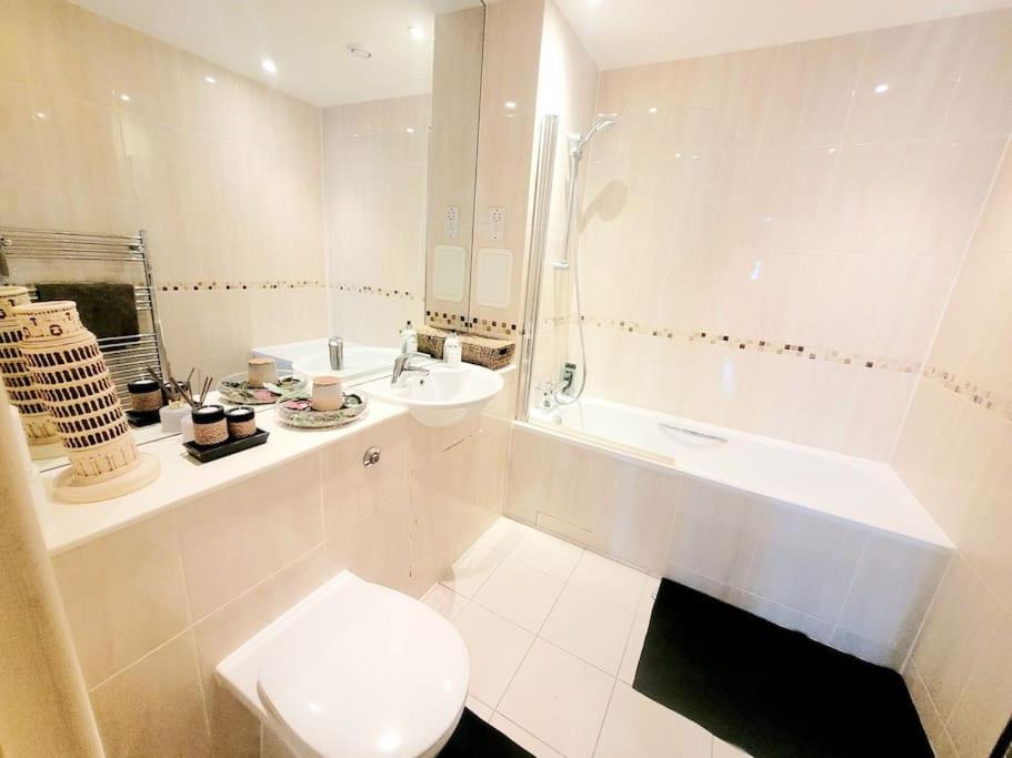 Battersea Power Station Suite London Eksteriør bilde
